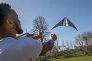 Delta kite, black