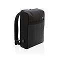 Laptop backpack with magnetic bucklestraps