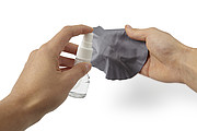 Lens and screen cleaning spray (30 ml) with a cloth