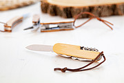 multifunctional pocket knife