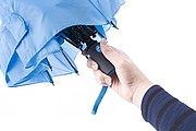 Polyester (170T) automatic open and close umbrella with eight panels.
