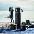Set of double wall stainless steel vacuum insulated flask with leak-free cup lid and 2 additional cups