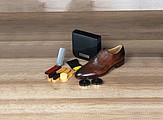 Shoe polishing and cleaning set, black