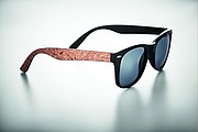 Sunglasses with cork arms
