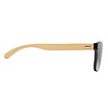Sunglasses with mirrored lens