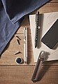 Twist action spirit level pen