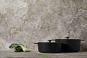Ukiyo cast iron pan medium