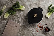 Ukiyo cast iron pan medium