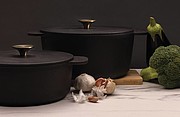 Ukiyo cast iron pan medium