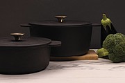 Ukiyo cast iron pan medium