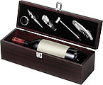 Wine set in gift boxBrown