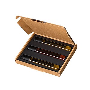 3-Piece olive oil box filled with 3 glass 100 ML tubes of flavourful olive oils from Liquido dOro. The craft giftbox includes truffle, chili pepper and garlic olive oils.