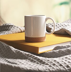 300 gr/m2 lightweight cotton waffle blanket.