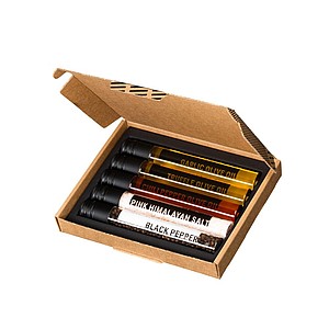 5-Piece cooking box with 5 glass tubes. The craft giftbox includes Himalayan salt, black pepper and 3 types of olive oil from Liquido dOro; truffle, chili pepper and garlic.