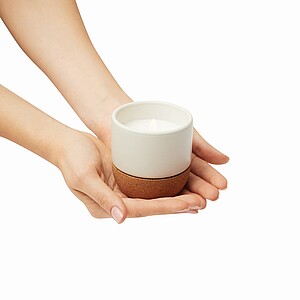 Candle in ceramic pot with bamboo lid, white
