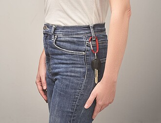 Carabiner clip in aluminium.