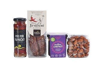 CHILLI Dárková sada - klobáska s chilli, tyčinky s chilli 100 g, oříšky v těstíčku s chilli 100g, chilli omáčka 150 g