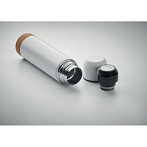 Double wall vacuum insulated flask in recycled stainless steel with cork detail base