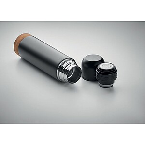 Double wall vacuum insulated flask in recycled stainless steel with cork detail base