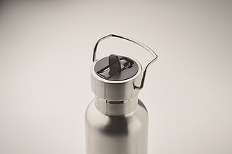 Double wall vacuum insulating bottle