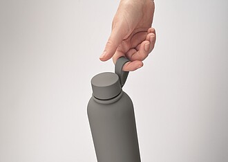 Double wall vacuum insulating bottle