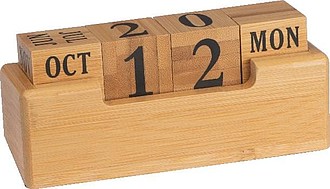 Everlasting bamboo desk calendar