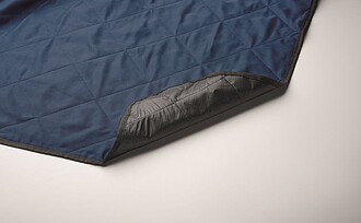 Foldable picnic blanket
