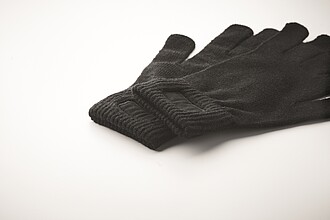 Knitted gloves in soft stretchable RPET polyester
