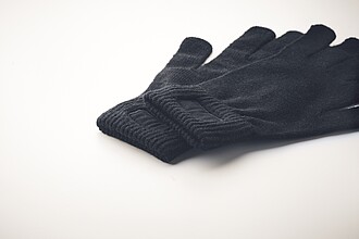 Knitted gloves in soft stretchable RPET polyester