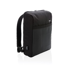 Laptop backpack with magnetic bucklestraps