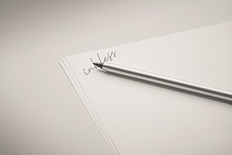 Long lasting recycled aluminium inkless pen