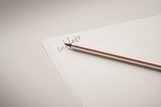 Long lasting recycled aluminium inkless pen