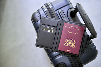 Recycled PU passport holder Mavi, black