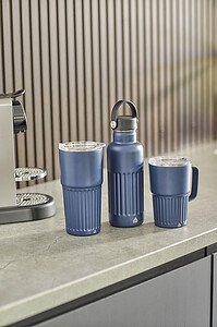 Recycled stainless steel travel mug (450 ml) Calo, blue