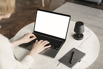 Retractable and rechargeable USB table lamp