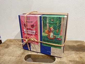 The gift set includes a pack of two Sonnentor teas. Happiness is family well-being and Breathing in the forest