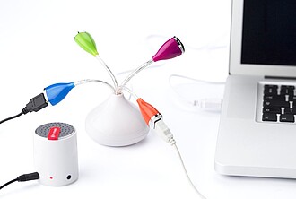 USB hub with four colourful ports 2.0