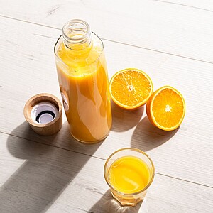 VANILLA SEASON ANAMUDI Elegant 750ml glass drink bottle with a bamboo lid