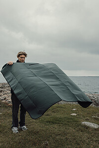 VINGA Baltimore RCS picnic blanket, green