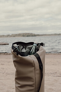 VINGA Baltimore RCS Roll-top cooler bag, beige