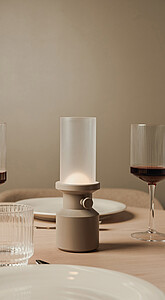 VINGA Niori RCS table lamp, beige