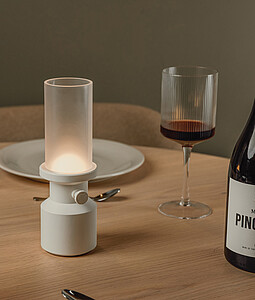 VINGA Niori RCS table lamp, white