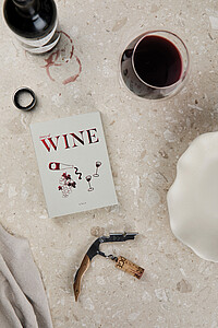 VINGA Story of wine, off white
