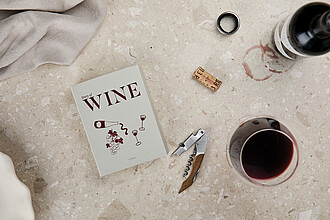 VINGA Story of wine, off white
