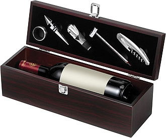 Wine set in gift boxBrown